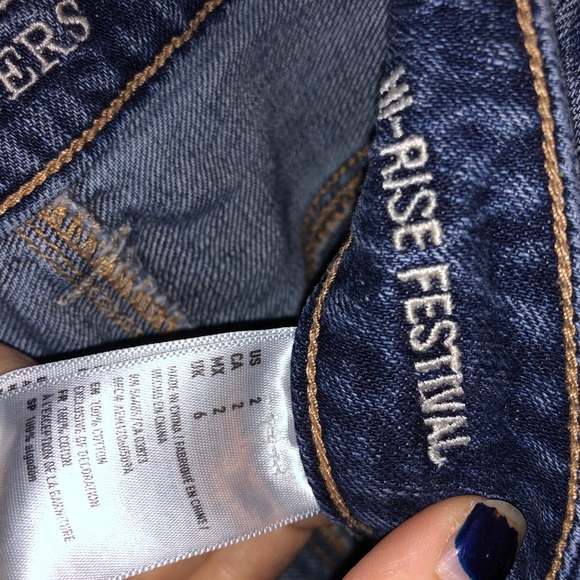 American Eagle High Rise Shorts w/ Flower pockets - Picture 3 of 4